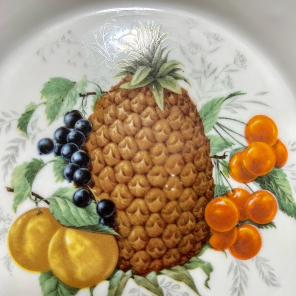 Vintage French Fruit Bowl by Chamart, Limogues France measures 7.5 x 7.5 x 2 in. - Picture 9 of 10